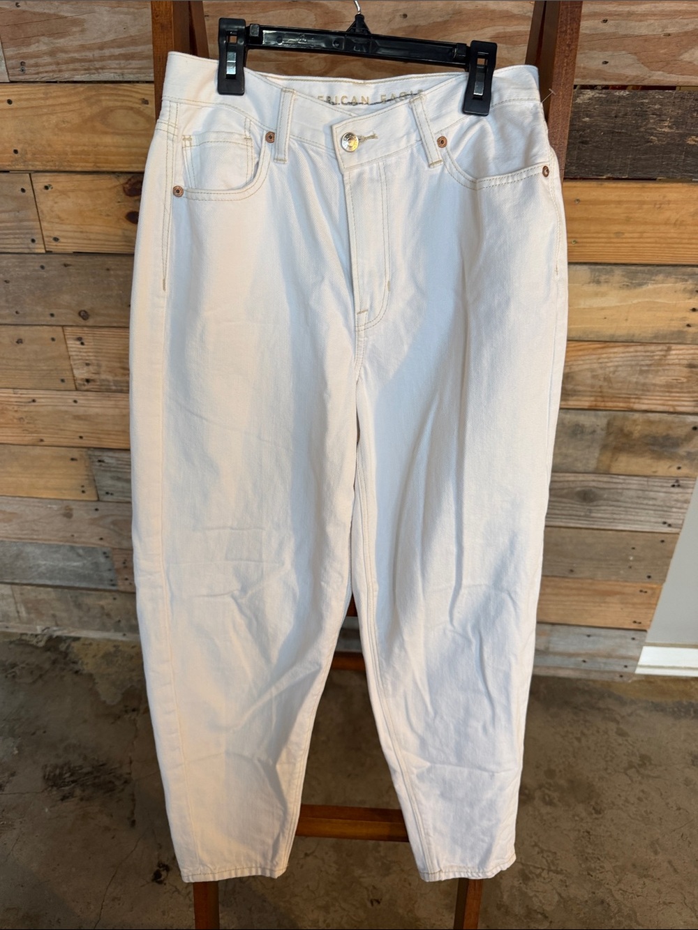 American Eagle Outfitters White Cropped High-Rise Jeans